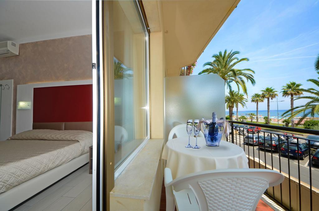 Hotel Lido Mazzini Loano Exterior photo